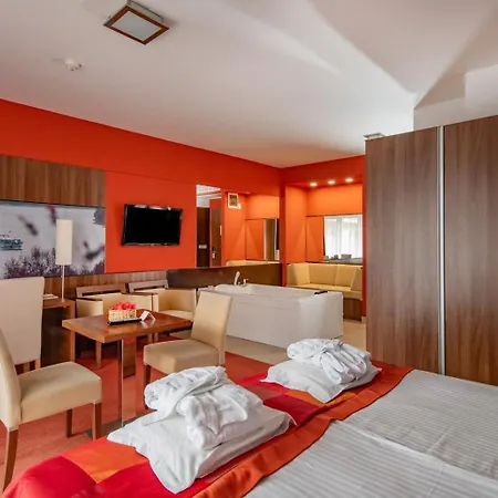 Royal Club Hotel 4*