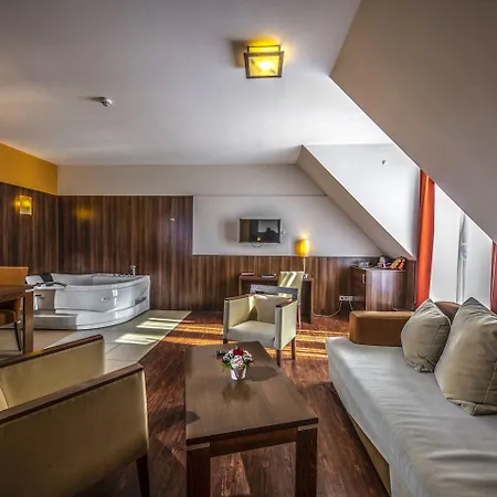 Royal Club Hotel