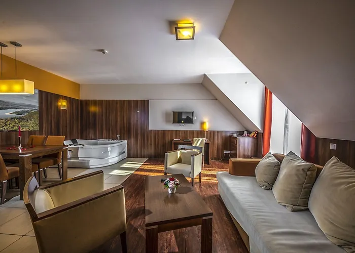 Royal Club Szálloda